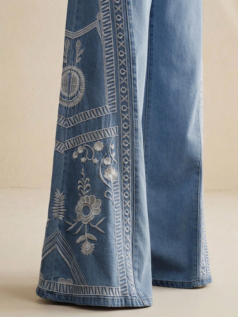 Embroidered Wide-Leg Drawstring Jeans - Picture 6 of 8